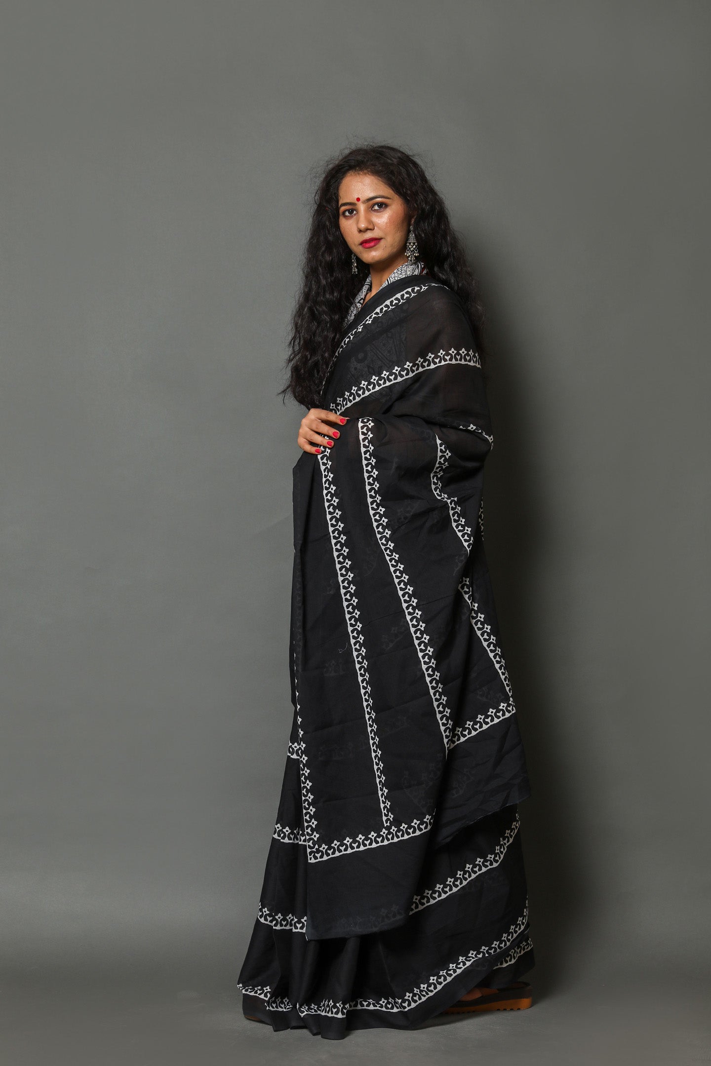 Printed Black n White Print Cotton MulMul Saree