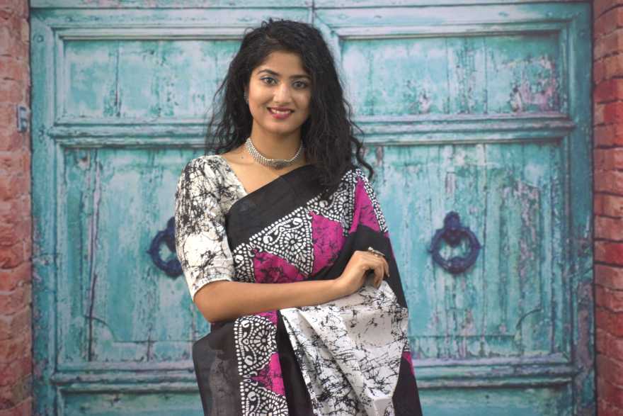 Printed White Batik Print Cotton MulMul Saree